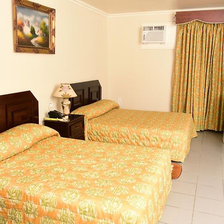 Regency Suites Hotel 乔治敦 外观 照片