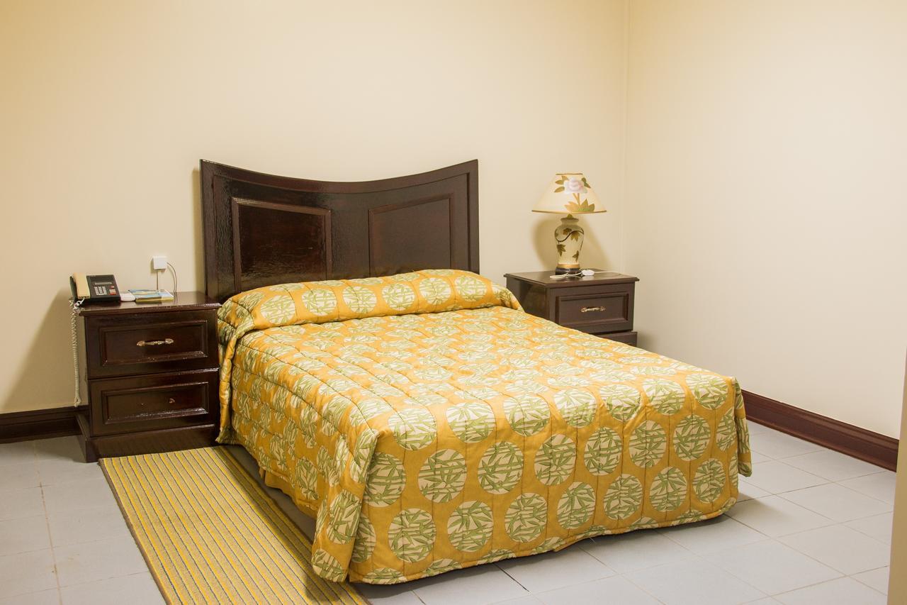 Regency Suites Hotel 乔治敦 外观 照片