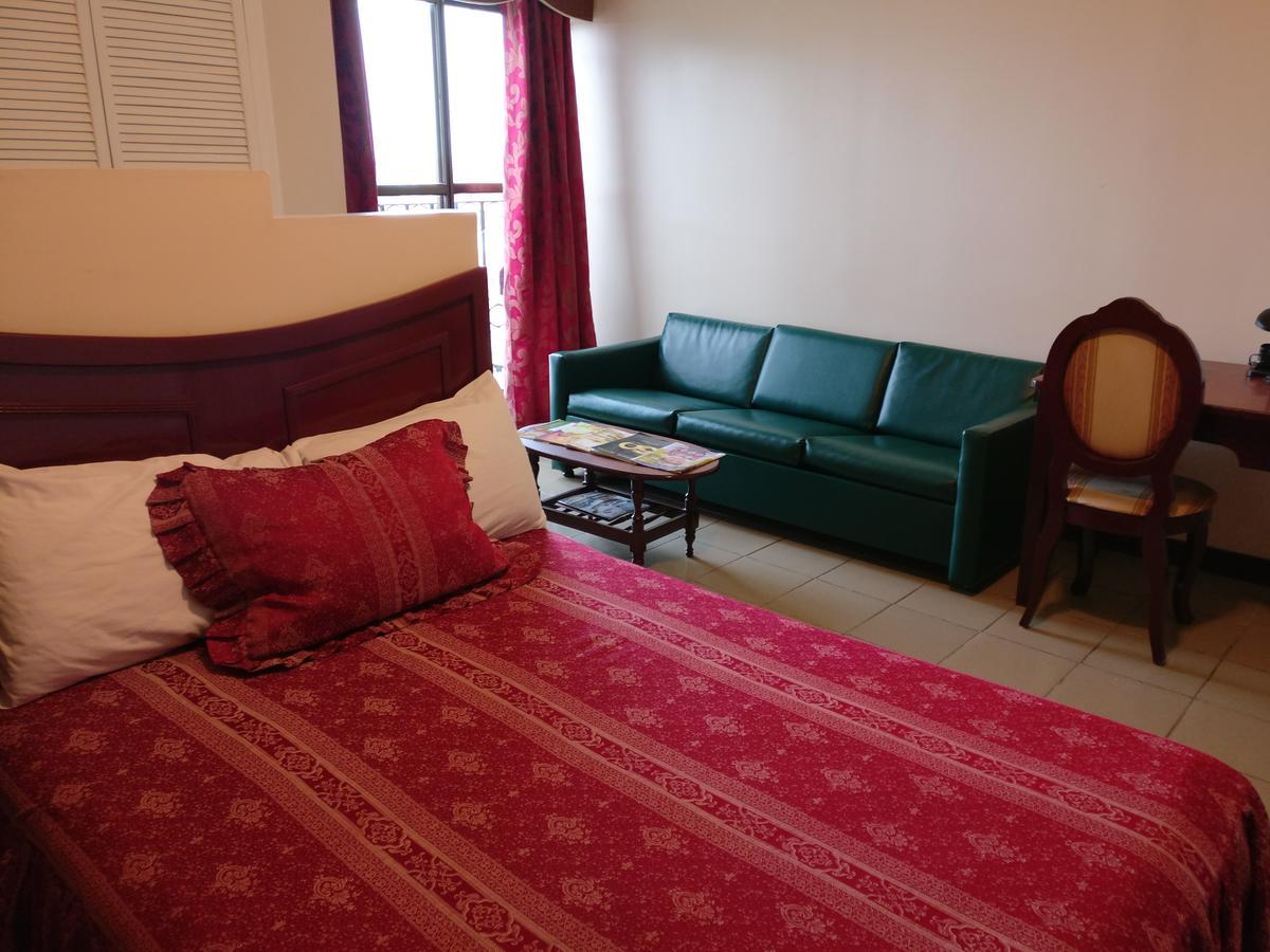 Regency Suites Hotel 乔治敦 外观 照片