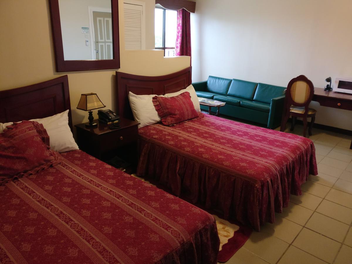 Regency Suites Hotel 乔治敦 外观 照片