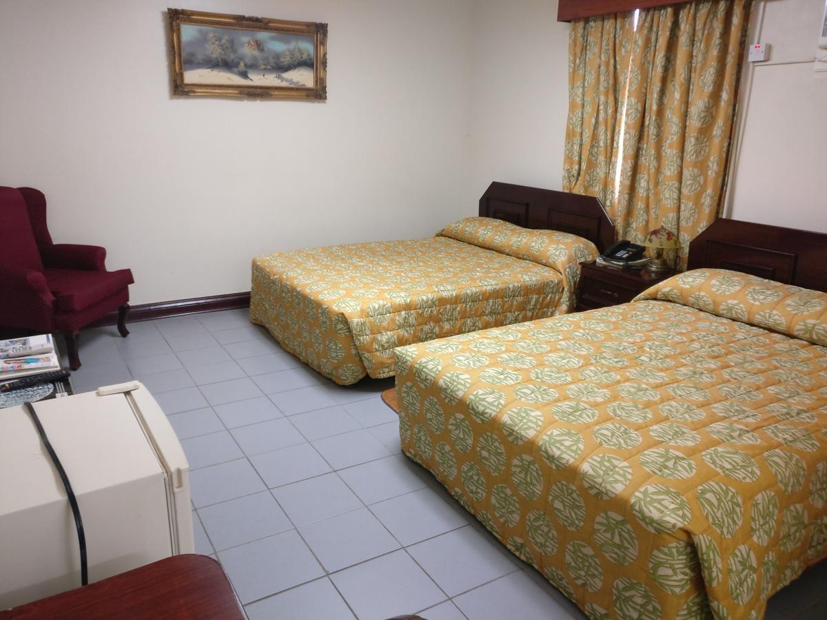 Regency Suites Hotel 乔治敦 外观 照片